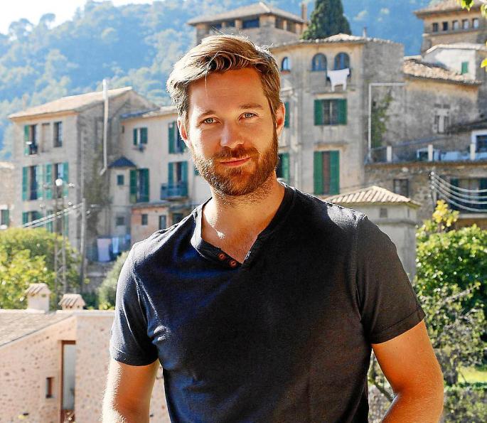 Der Schauspieler und Comedian Tommy Schlesser (31) genießt die Dreharbeiten im idyllischen Valldemossa.
