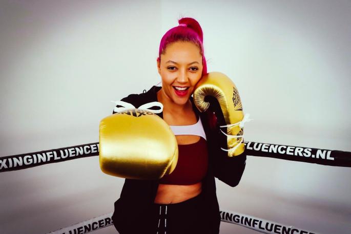 Tägliches hartes, schweißtreibendes Training: Die niederländische Influencerin mit den pinken Haaren bereitet sich auf ihren ersten Box-Fight vor.