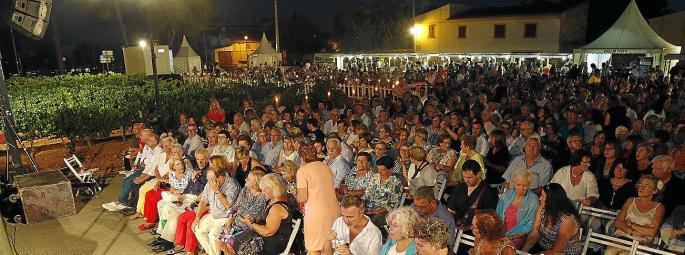 Dass trotz vieler anderer Veranstaltungen 1000 Menschen zu dem Konzert kamen, wurde als Riesenerfolg gewertet.