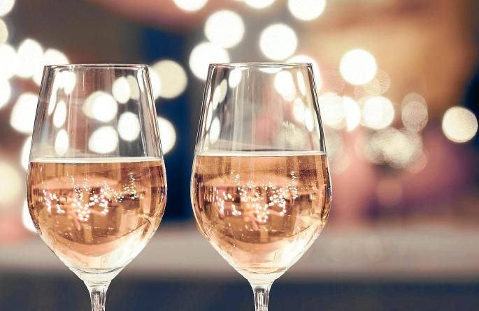 Spritziger Rosé wird vor allem in der warmen Jahreszeit getrunken.