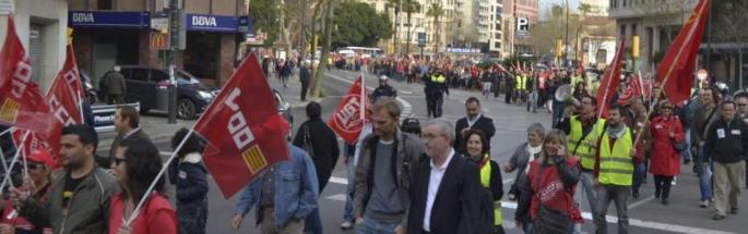 Generalstreik in Palma, Streikende auf dem Weg von der Plaça Espanya auf dem Weg zum Kaufhaus El Corte Inglés.