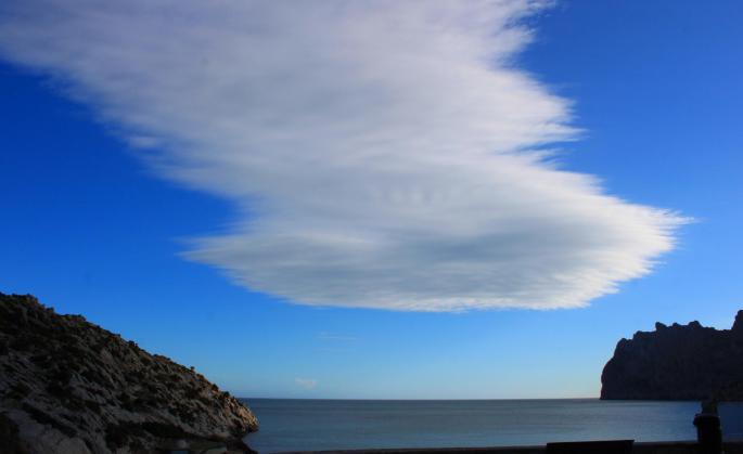So blau war der Himmel am Wochenende über Cala de Sant Vicenç im Norden der Insel.