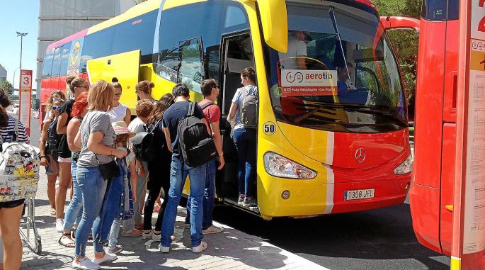 Die Flughafenbusse verbinden Mallorcas Urlaubsorte mit dem Airport