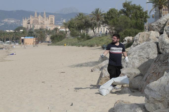 Strandputzaktion in Palma de Mallorca.