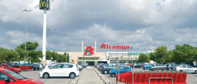 Das Einkaufszentrum Alcampo hat am Gründonnerstag geöffnet.