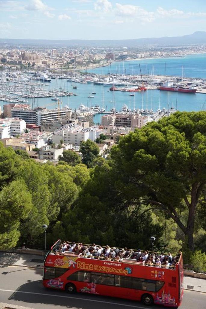 Blick von der Burg Bellver auf den Hafen von Palma