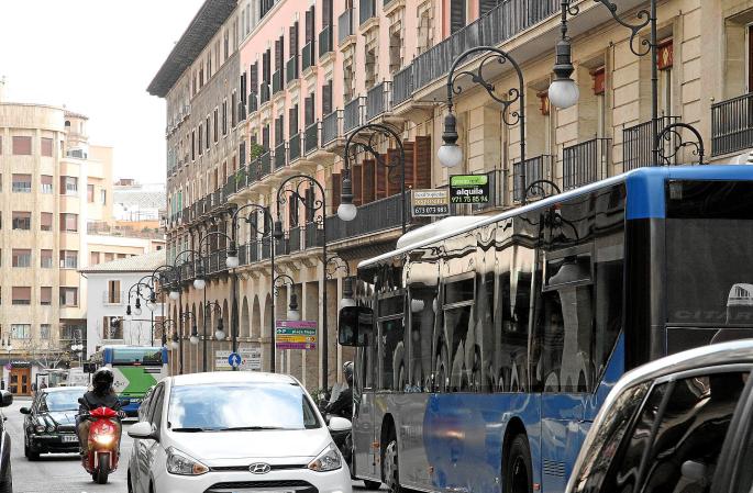 Auf den Straßen von Palma (hier die Avinguda Jaume III) herrscht Tag für Tag viel Verkehr.