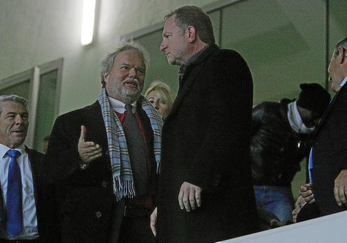 Utz Claassen im Gespräch mit Robert Sarver beim 1:1 von Real Mallorca bei Elche CF.