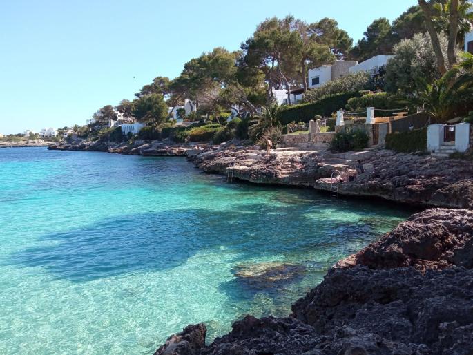 An der Cala Petita in Cala d'Or ist das Baden eine reine Freude.
