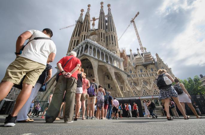Basilika La Sagrada Familia in Barcelona: Hier stehen die Besucher Schlange. Ein Frühwarnsystem soll künftig vor solchen Szenen bewahren.