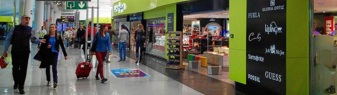 Handelsgeschäfte im C-Terminal: Hier durchliefen 2015 neun Millionen Passagiere die Halle.