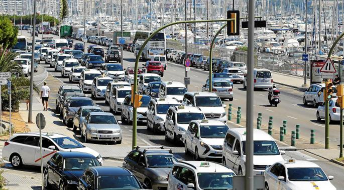 Noch haben sie das Monopol, doch Mallorcas Taxifahrer befürchten noch immer Konkurrenz durch private Fahrdienste wie Uber und Ca