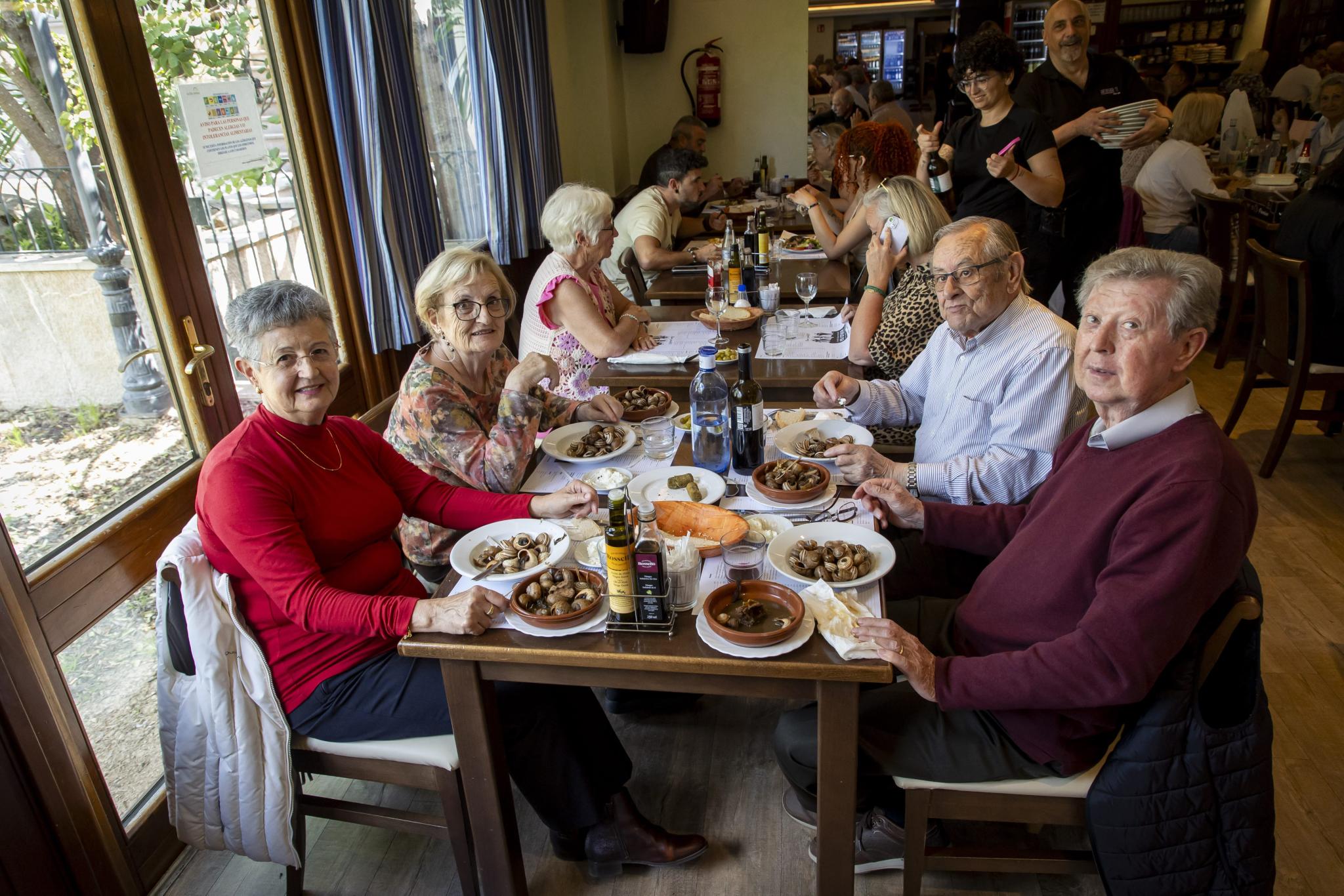VILAFRANCA - GASTRONOMIA - La saludable tradición de degustar caracoles.La creencia popular es que comer este molusco en la