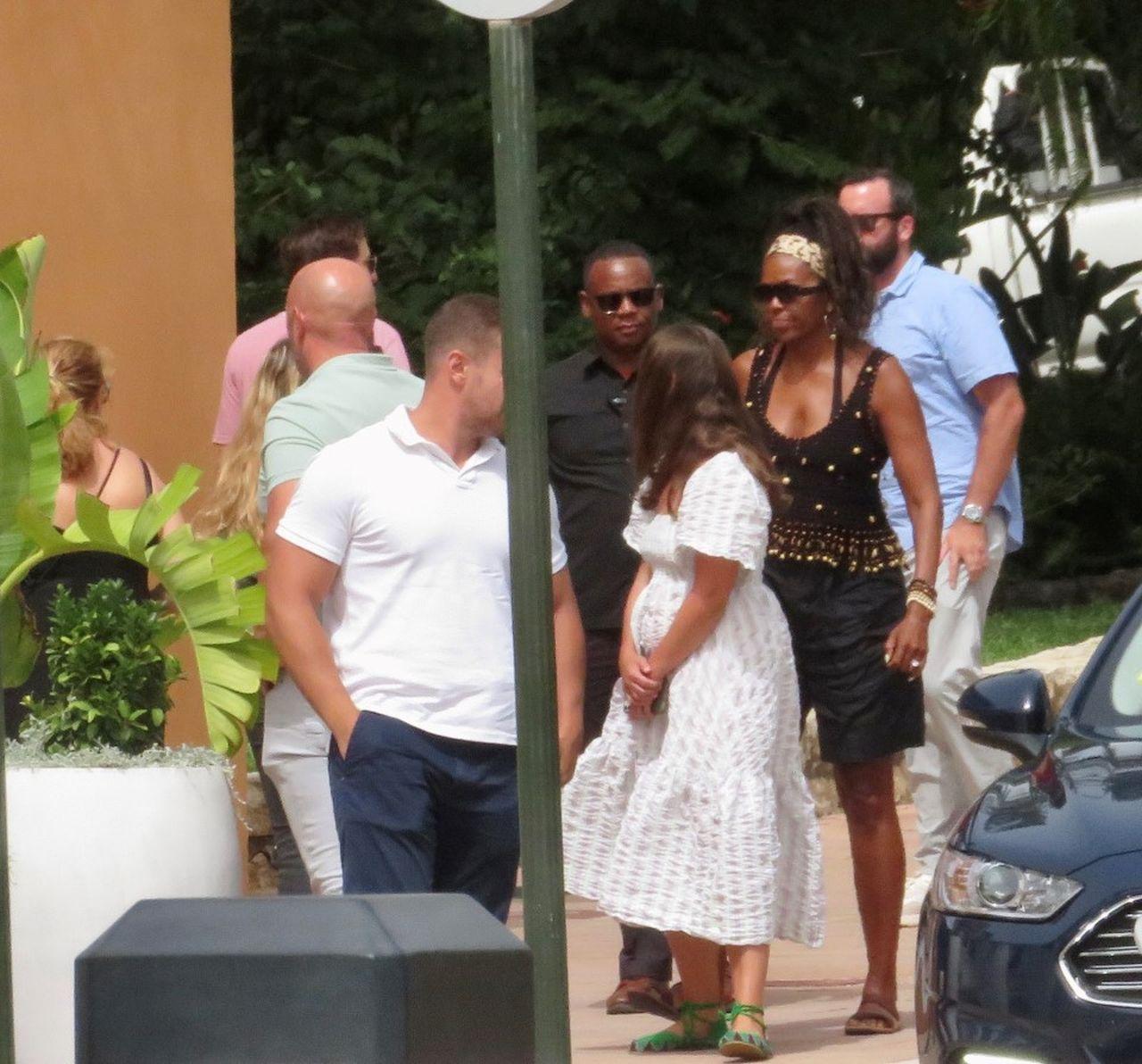 Die Glamour-Gattin ist wieder da: In diesem Mallorca-Dorf macht Michelle  Obama Urlaub, image size:1280x1192