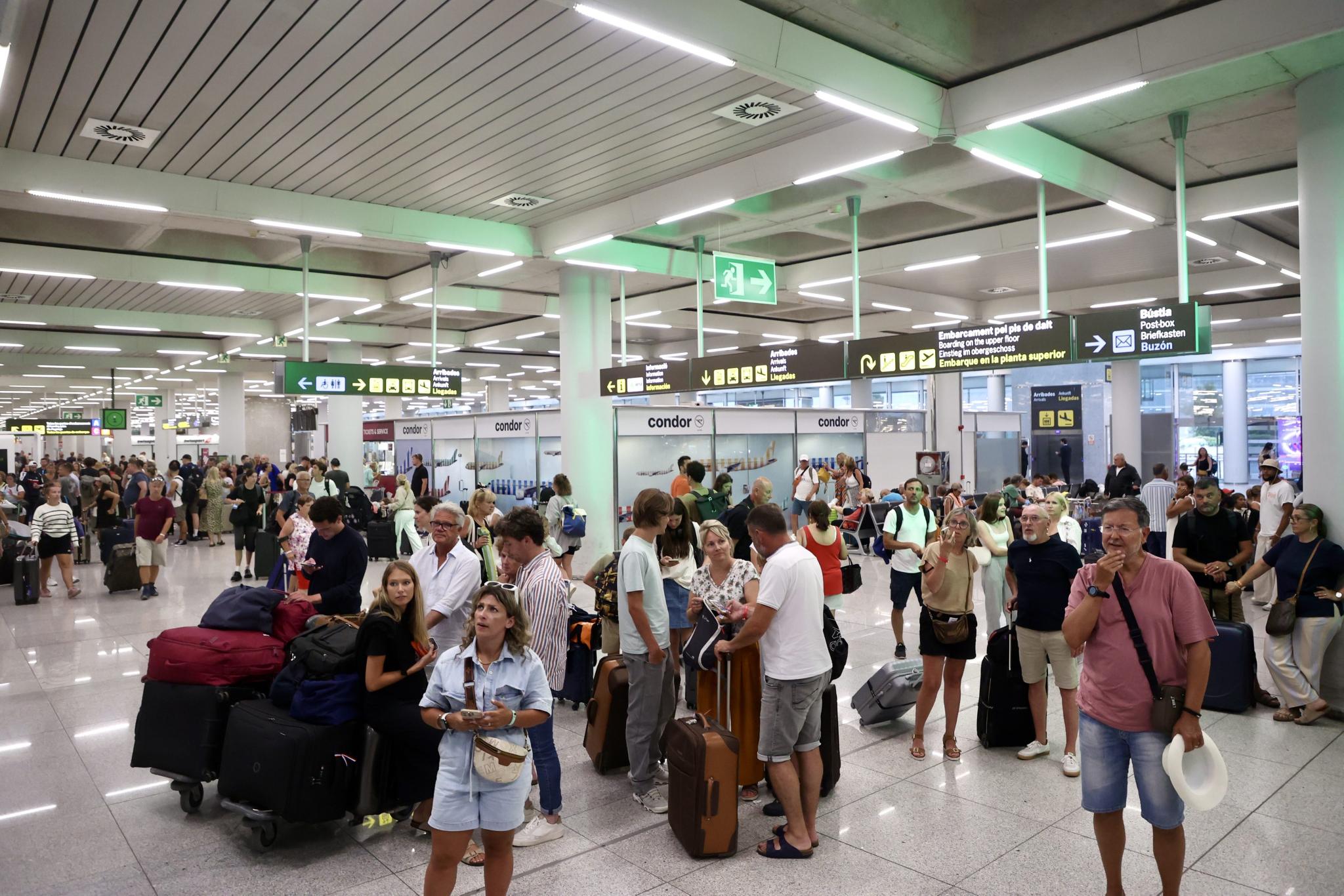 BALEARES - TEMPÃ'RALES - METEOROLOGÃA - DANA EN BALEARS - AFECTACIÃN EN EL SECTOR AÃREO - MÃ¡s de 50 cancelaciones y cientos