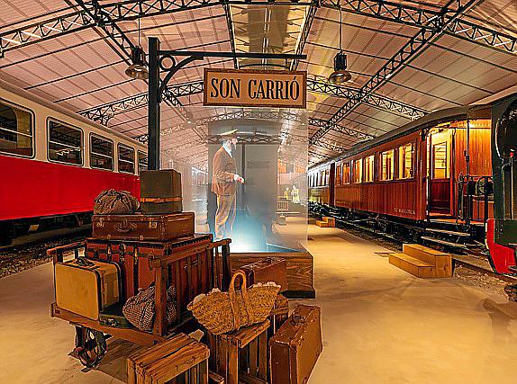 SON CARRIO. MUSEOS. El reivindicado Museu del Ferrocarril abre al fin sus puertas. La nave de la estaciÃ³n de Son CarriÃ³ acoge