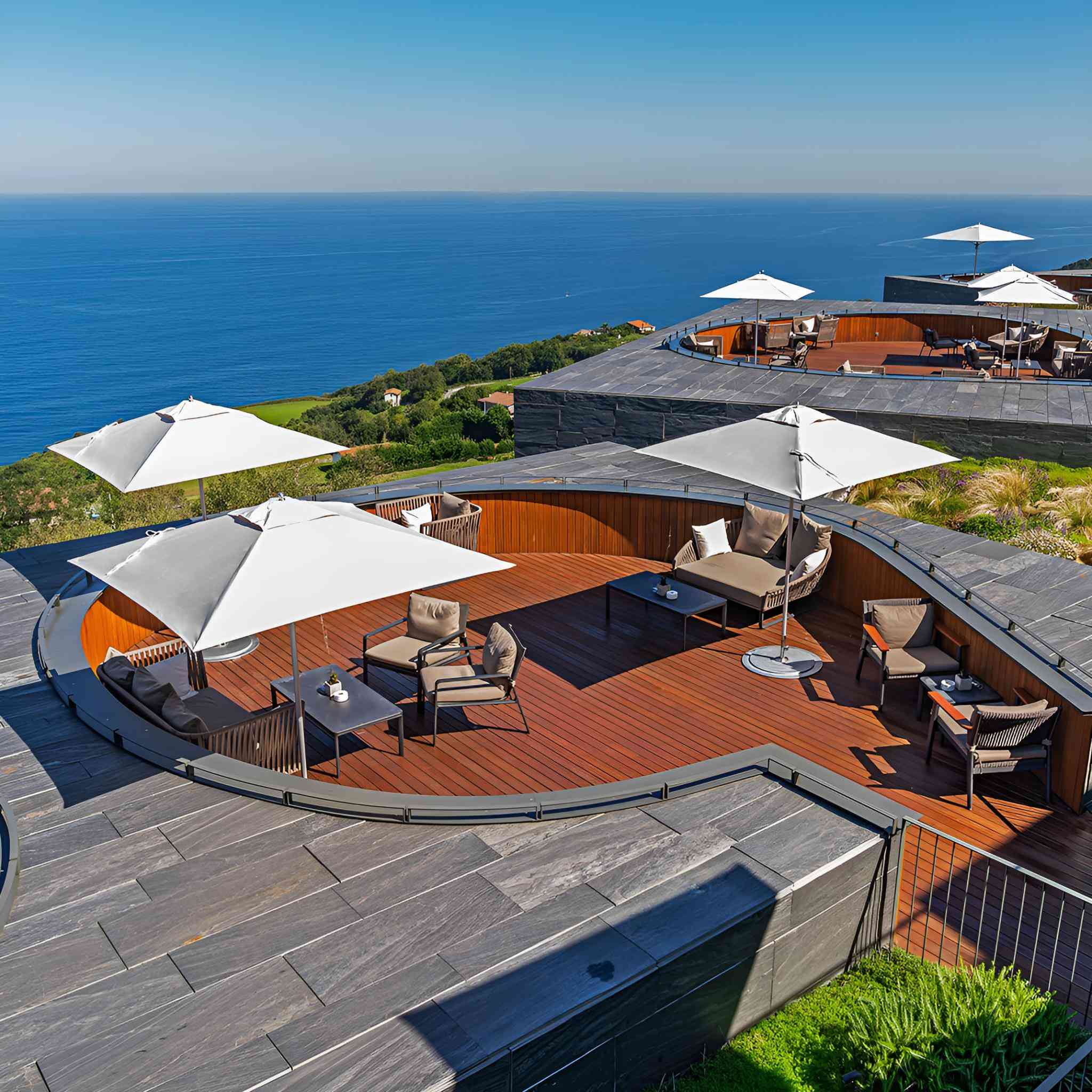 Das Hotel Akelarre in San Sebastián: Luxus mit Meerblick, Spa, 2 Spitzenrestaurants und privaten Pools.