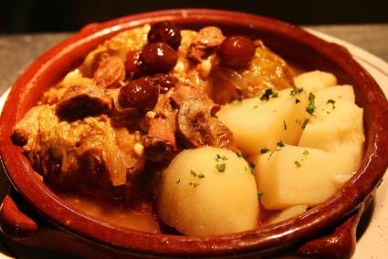 cocina mallorquina, comida, plato de lomo con col, llom amb col