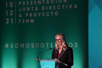 Die Präsidentin des mallorquinischen Hotelverbandes Fehm bei der Konferenz im Kongresspalast in Palma.