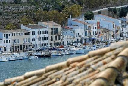 Lebt ein deutscher Erblasser in Spanien, wie etwa hier in Mahón, dann sollte er sein Testament bei einem spanischen Notar erfassen lassen, der sich auch in deutschem Recht auskennt.