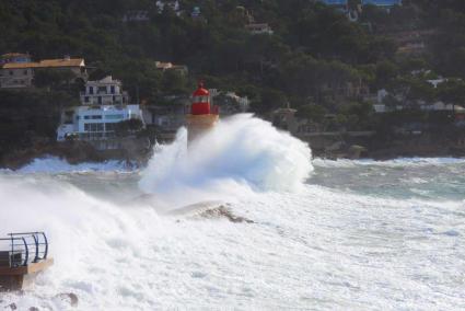 Der spanische Wetterdienst gibt am Donnerstagabend zeitweise die Warnstufe Gelb heraus.