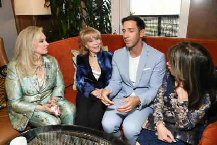 Marcel Remus in Beverly Hills – hier mit Morgan Fairchild, Barbara Eden und Kate Linder.