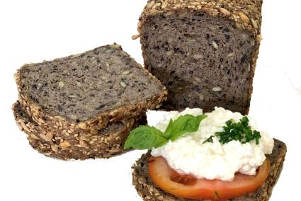 Auf Mallorca auf traditionelle Weise gebackenes Brot.