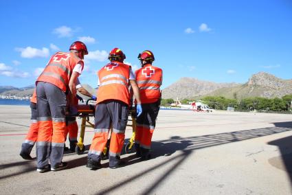 POLLENÃA. SALVAMANETO MARITIMO. Simulacro internacional de bÃºsqueda y salvamento en aguas de la bahÃ­a. Miembros de la Cruz Ro