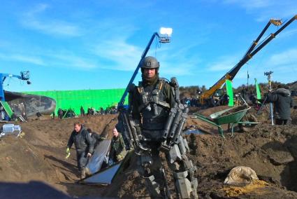 Martínez bei den Dreharbeiten zu "Edge of Tomorrow" 2012 in den Leavesden Studios.