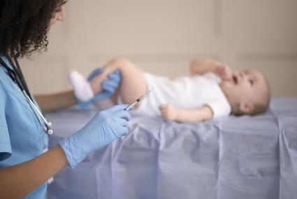 Das Symbolfoto täuscht, die neue Impfkampagne gegen Grippe für Kinder kommt auf den Balearen ohne Spritze aus.