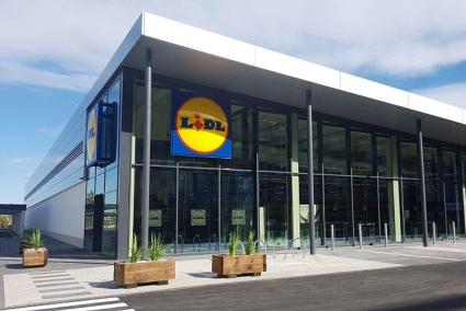 Auch Lidl betreibt am Feiertag am Donnerstag viele Filialen, wie etwa in Campos, Palmanova und auch einige in Palma de Mallorca.