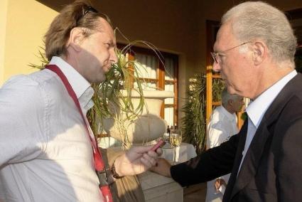 Der Autor dieser Zeilen mit Franz Beckenbauer im Juni 2007 auf der Terrasse des Arabella Sheraton Hotels in Palma