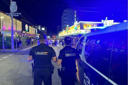 Beamte der Nationalpolizei im Einsatz an der Schinkenstraße (Archivbild).