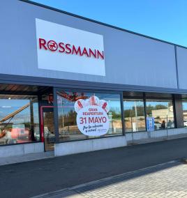 Nach einem verheerenden Großbrand war die Rossmann-Filiale in Manacor über ein Jahr lang geschlossen gewesen.