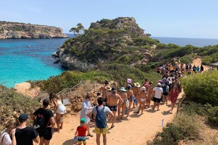 Schlange stehen vor der Traumbucht. Im Sommer bereits keine Seltenheit mehr auf Mallorca