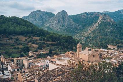 Bunyola liegt zwischen Sóller und Palma de Mallorca, am Fuße des Tramuntana-Gebirges.