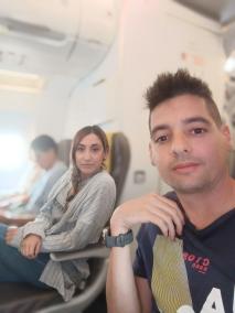 Raquel und Albert mussten mehr als eine Stunde im Flugzeug ausharren, ohne zu wissen, ob ihr Flug nach Mallorca noch stattfinden wird.