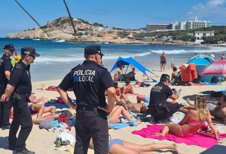 Plötzliche Razzia am Strand: Polizisten überraschen deutsche Urlauber in Cala Rajada