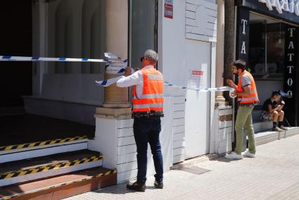 Mit Absperrband versiegelten Techniker der Stadt am Donnerstag das "Laguna Playa" auf Mallorca.