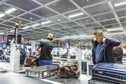 Die Sicherheitskontrolle am Flughafen Frankfurt