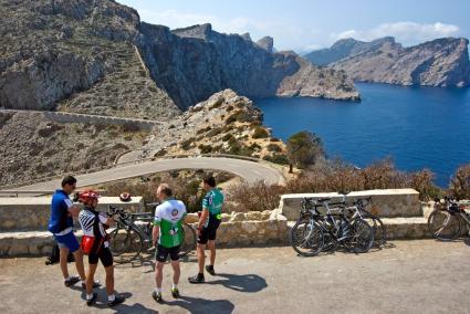 Radler in der Tramuntana: Mallorcas Gebirge bietet spektakuläre Aussichten.