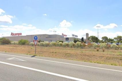 Das Einkaufszentrum Alcampo an der Autobahn Palma-Incaauf Mallorca