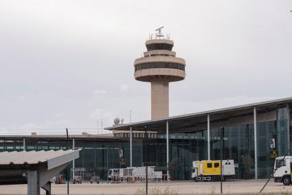 Fast zeitgleich gingen am Donnerstag zwei Notfallmeldungen aus Flugzeugen im mallorquinischen Luftraum ein.