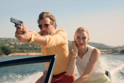 Julian Looman und Elen Rhys spielen die Hauptrollen in dieser auf der Insel gedrehten Serie.