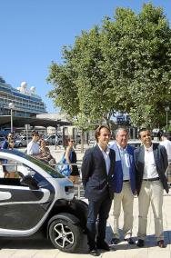 Palmas Vizebürgermeister Álvaro Gijón, der Präsident der Hafenbehörde, José Maria Urrutia und Wirtschaftsminister Joaquín García