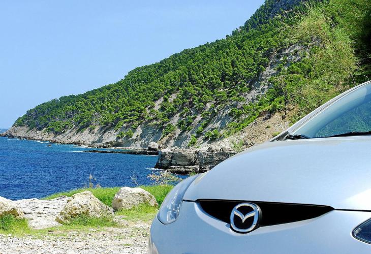 Die Cala Banyalbufar liegt an den Berghängen der Tramuntana.