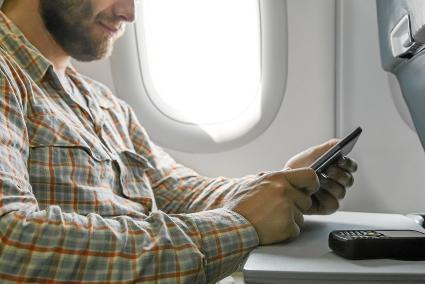 Selbst im Flieger sollen Reisende E-Mails checken und in sozialen Netzwerken stöbern können