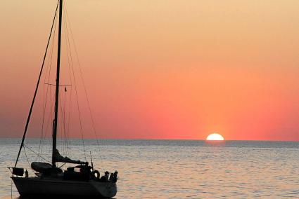 Traumhaft in der Cala Tuent: In den Sonnenuntergang segeln, das möchten viele Mallorca-Fans