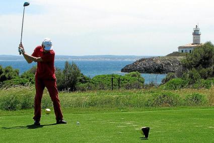 Der Leuchtturm ist das Wahrzeichen von Golf Alcanada.