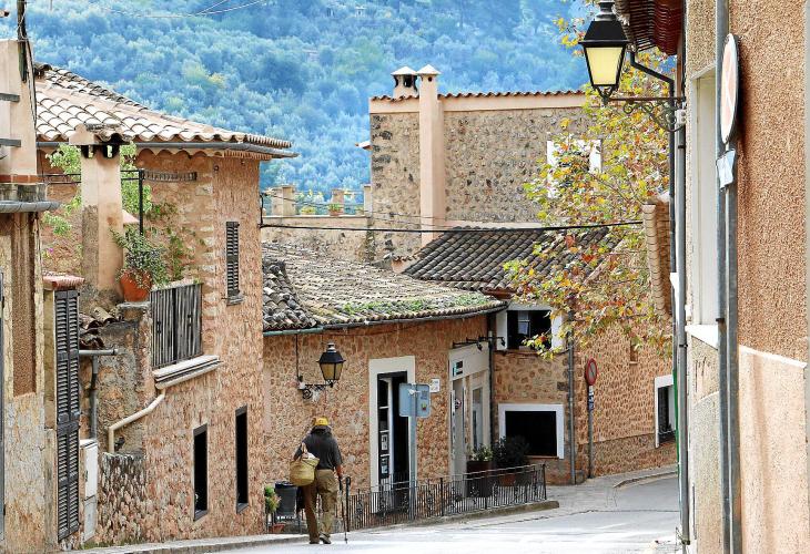 Schmale Gassen und bester Blick: Das Dorf Fornalutx schmiegt sich in das gleichnamige Tal in der Tramuntana